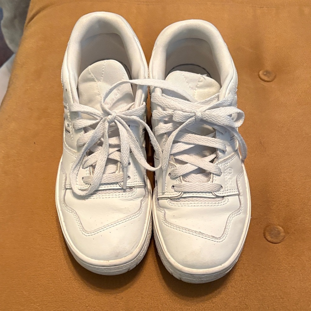 New Balance Men’s 5.5/ Women’s 7 Classic White Leather Sneakers